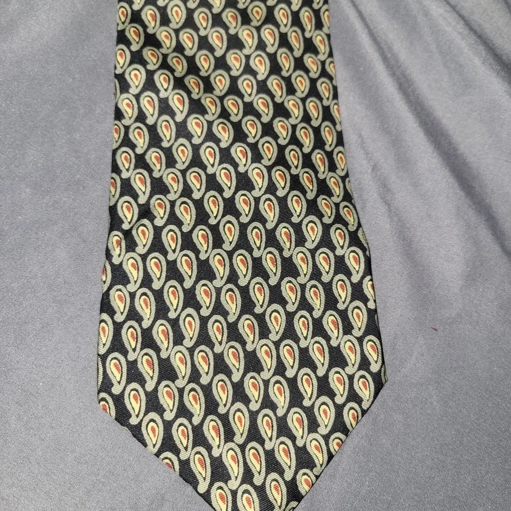 Burberrys London Mens 100% Pure Silk Tie Black Yellow Red